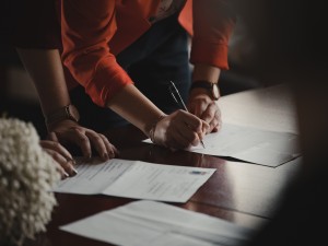 Choosing a good conveyancing solicitor image