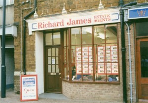 032253_richard james_Photoshop_1_3_x1