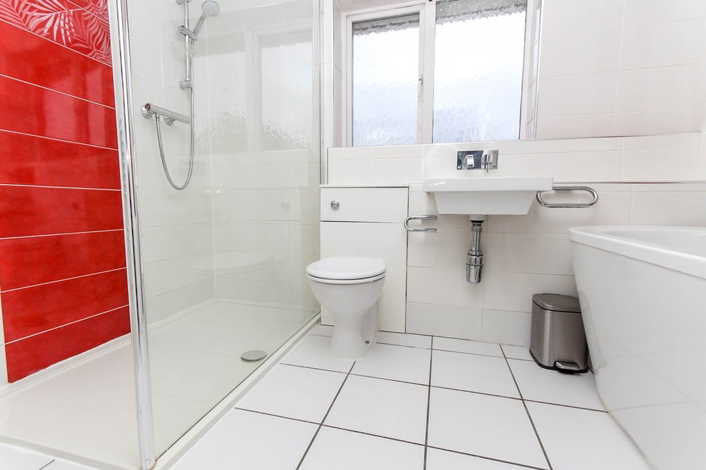 4 bedroom property for sale in Bourton Way, Wellingborough, NN8 2NU