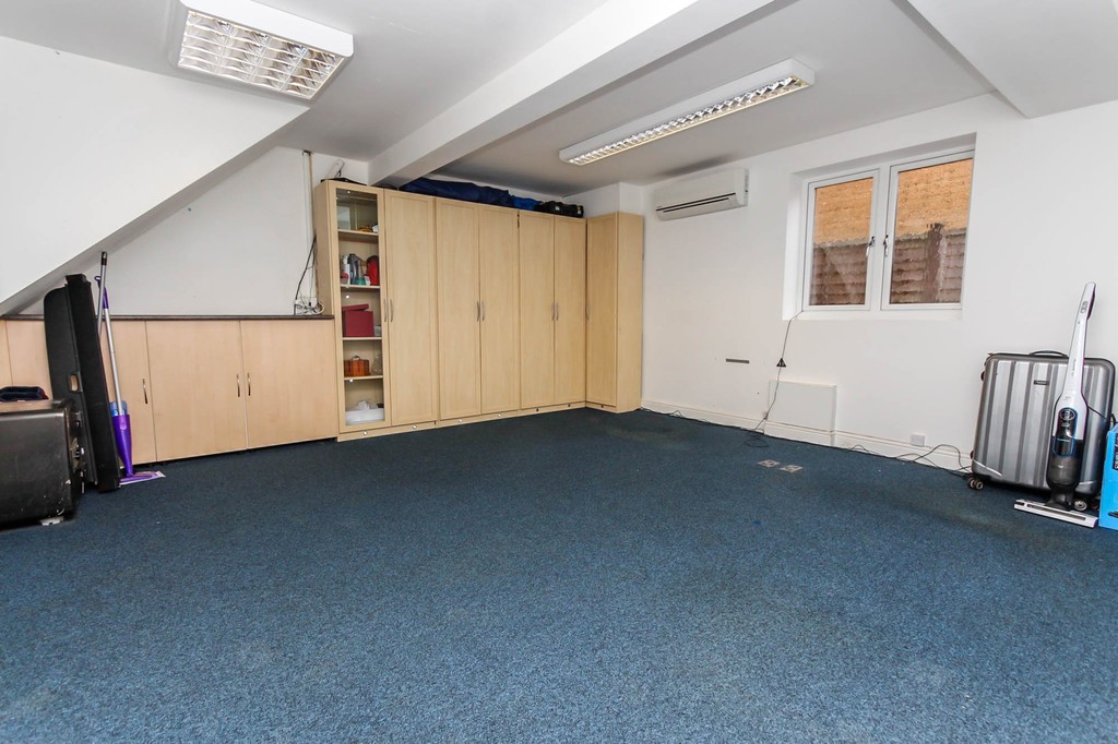 4 bedroom property for sale in Bourton Way, Wellingborough, NN8 2NU