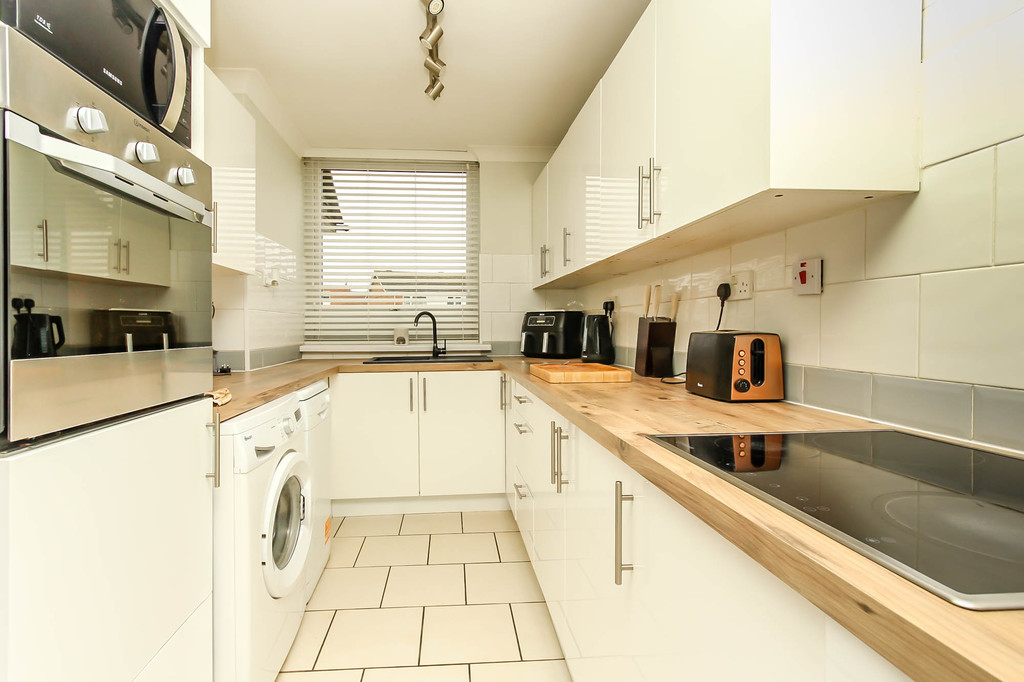 3 bedroom property for sale in Shelley Road, Wellingborough, NN8 3EN