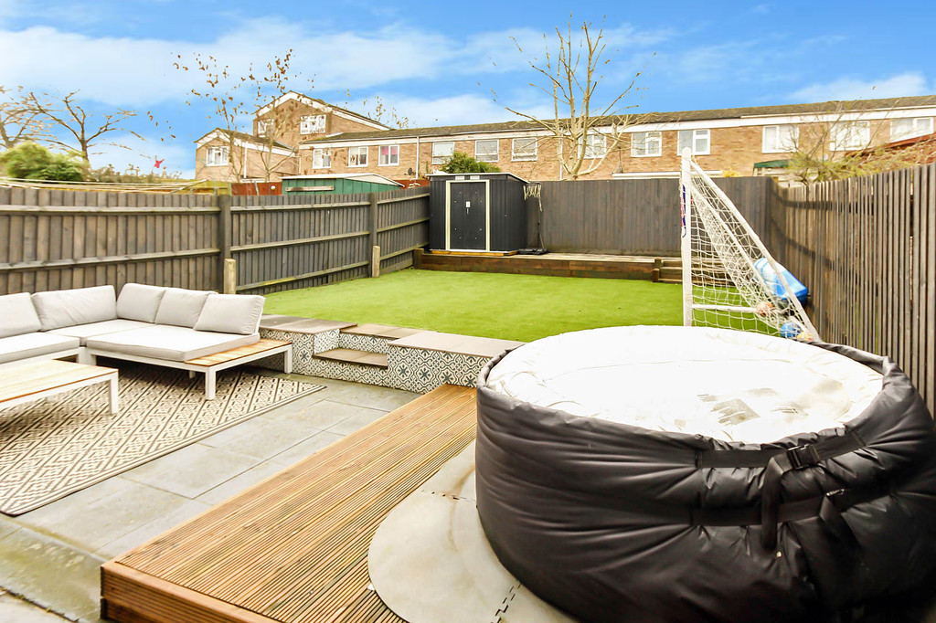 3 bedroom property for sale in Shelley Road, Wellingborough, NN8 3EN