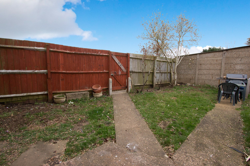 3 bedroom property for sale in Shakespeare Road, Wellingborough, NN8 3RL