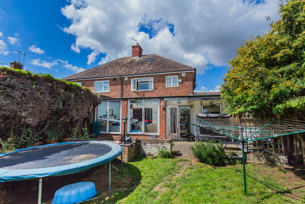 3 bedroom property for sale in Churchill Avenue, Irthlingborough, NN9 5XH