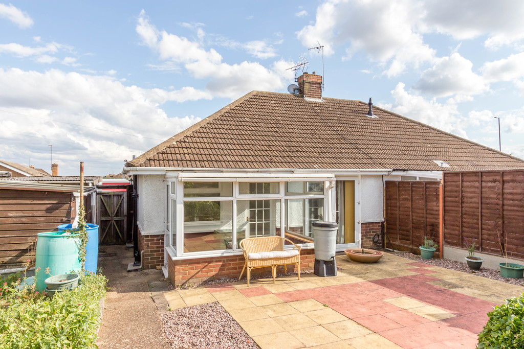 2 bedroom property for sale in Tennyson Road, Wellingborough, NN8 3NH