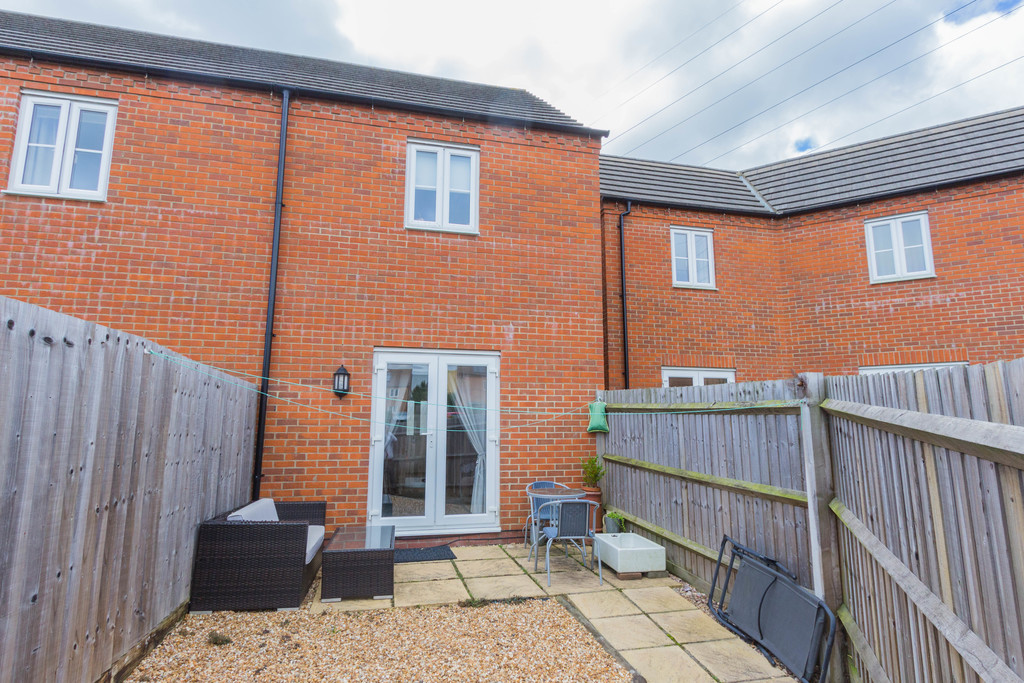 2 bedroom property for sale in Wellingborough Road, Irthlingborough