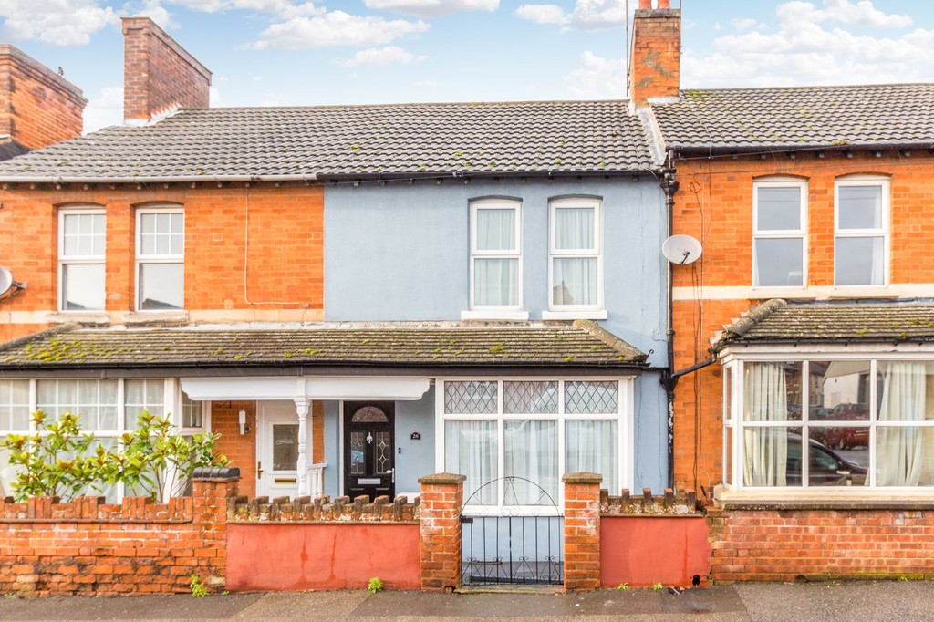 3 bedroom property for sale in Irchester Road, Rushden, NN10 9XE