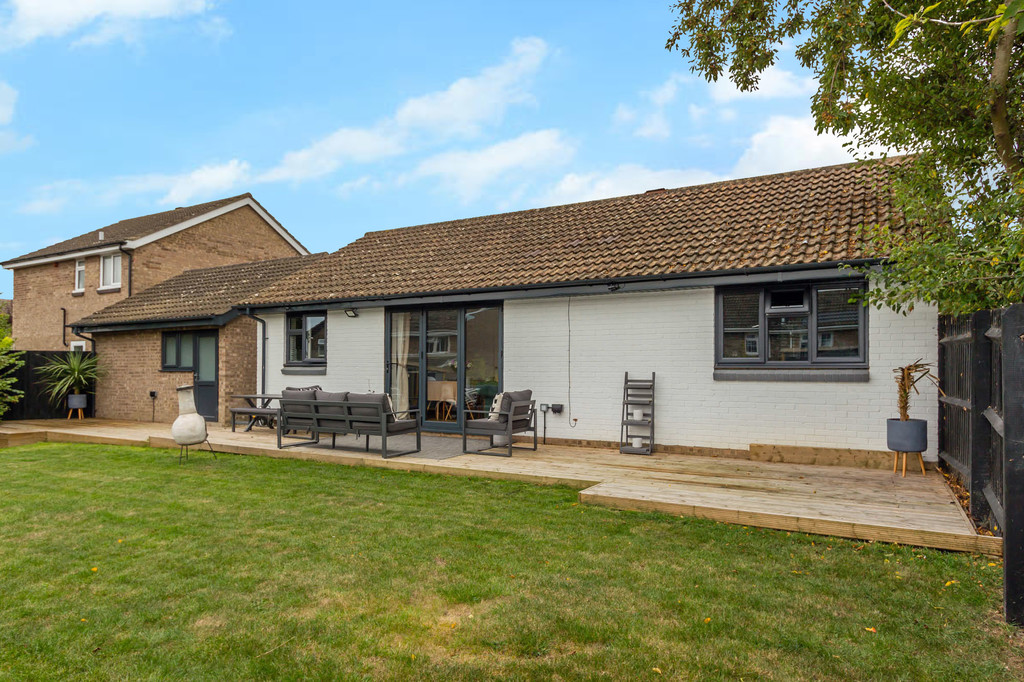 3 bedroom property for sale in Braid Court, Wellingborough, NN8 6PF