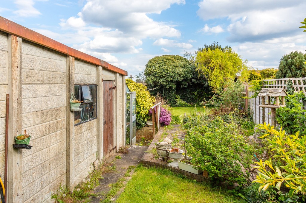 2 bedroom property for sale in St. Margarets Avenue, Rushden, NN10 9PN