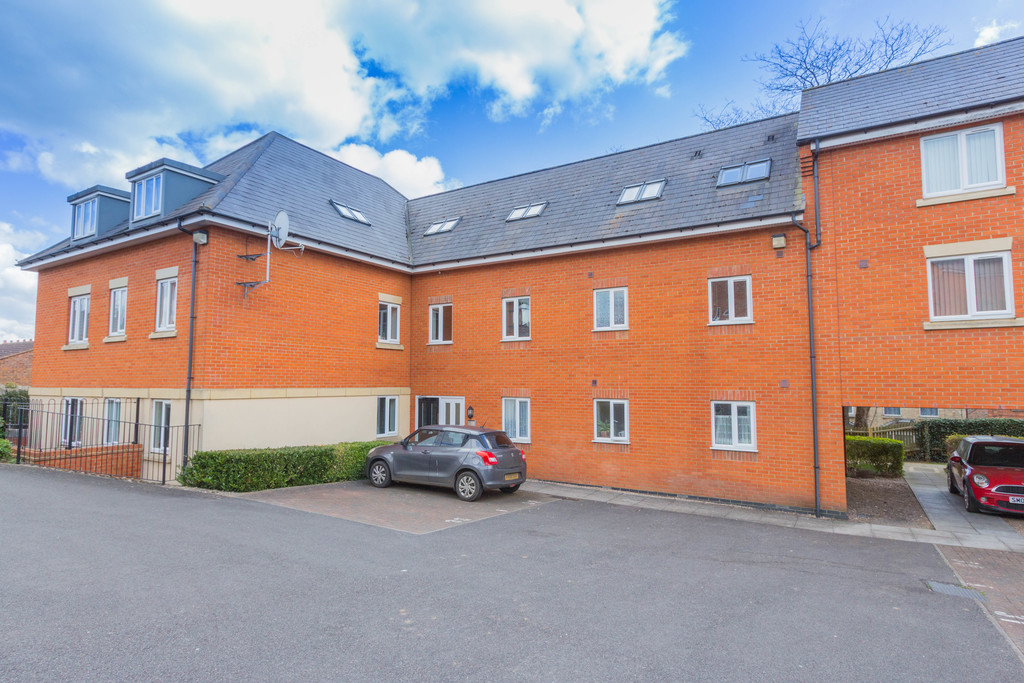 1 bedroom property for sale in Rectory Gardens, Irthlingborough, NN9 5LA