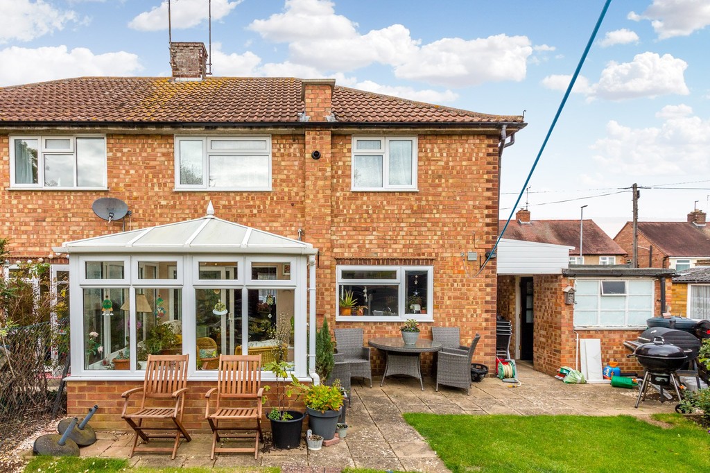 3 bedroom property for sale in Talbot Road, Rushden, NN10 9NS