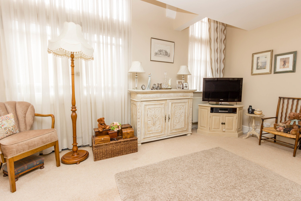 2 bedroom property for sale in Court Mews, Irthlingborough Road, Wellingborough, NN8 1PG