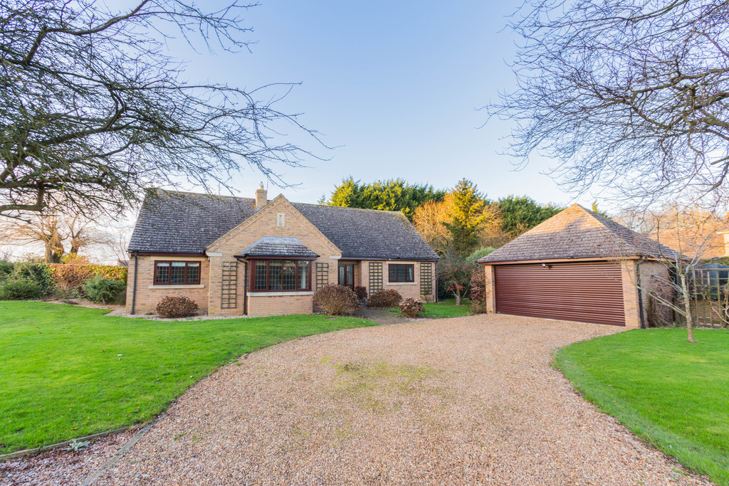 4 bedroom property for sale in Cranford Road, Great Addington, NN14 4BH