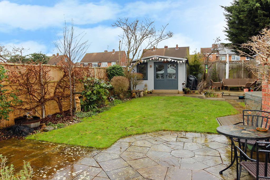 3 bedroom property for sale in Northampton Road, Wellingborough, NN8 3PJ