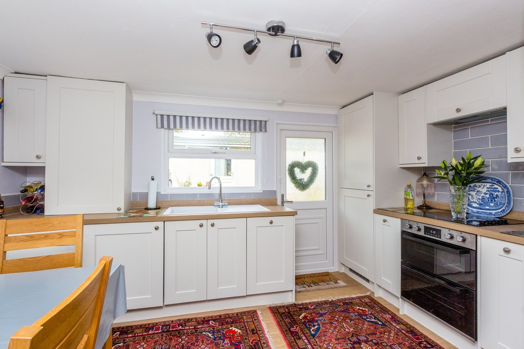 2 bedroom property for sale in Kingsmead Park, Rushden, NN10 0NF