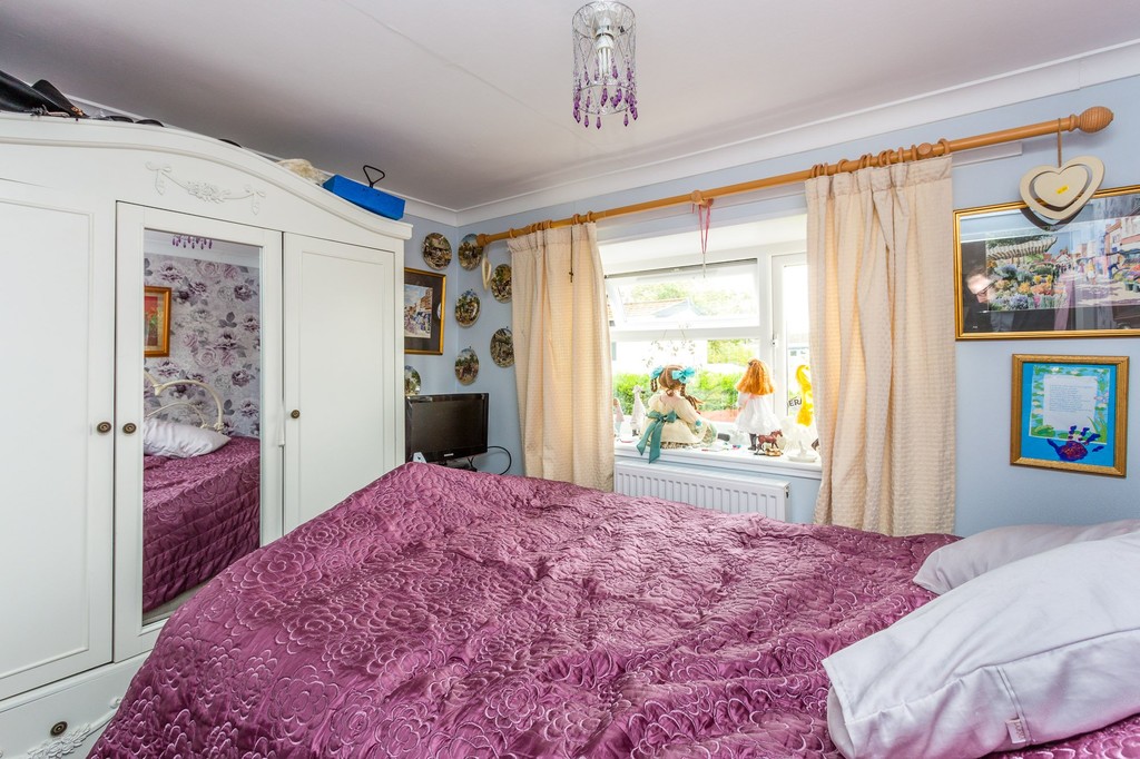 2 bedroom property for sale in Kingsmead Park, Rushden, NN10 0NF