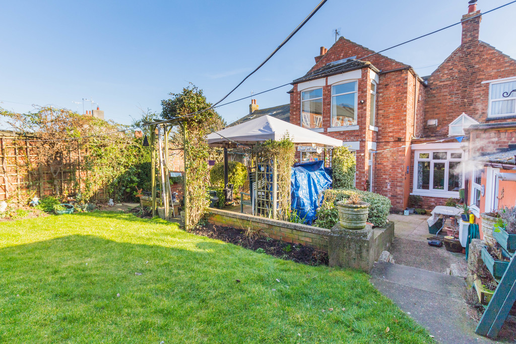 4 bedroom property for sale in Nene View, Irthlingborough, NN9 5SG