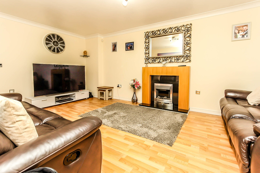 4 bedroom property for sale in Covington Grove, Wellingborough, NN8 4ED