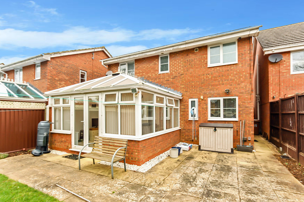 4 bedroom property for sale in Covington Grove, Wellingborough, NN8 4ED