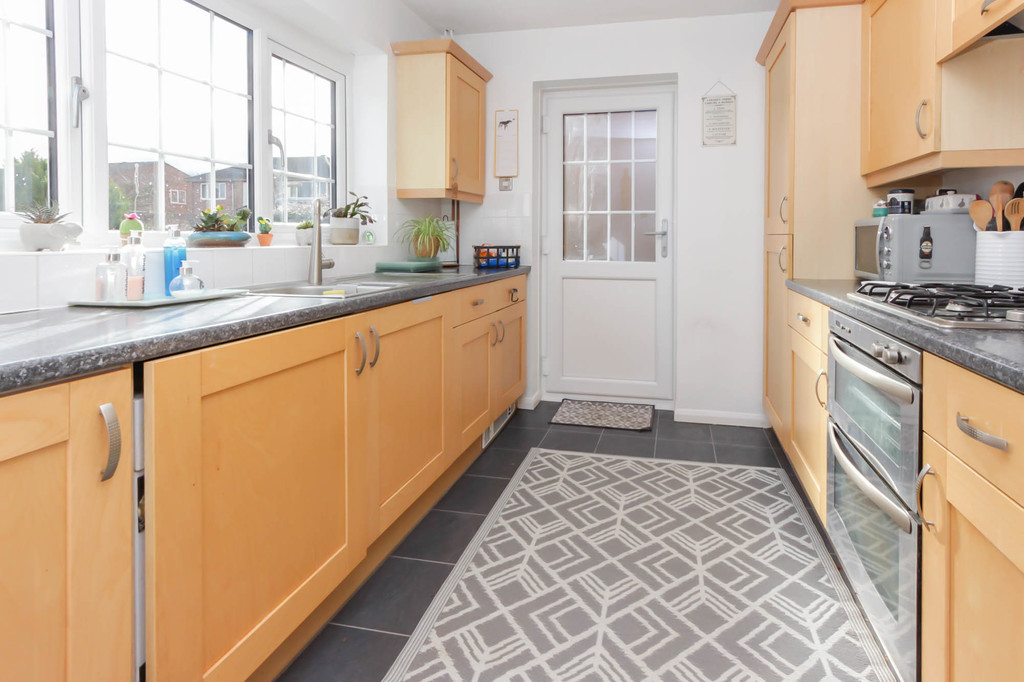 3 bedroom property for sale in Torrington Crescent, Wellingborough, NN8 5BX