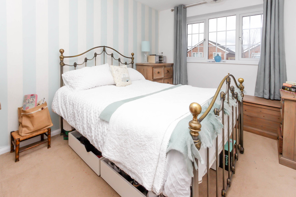 3 bedroom property for sale in Torrington Crescent, Wellingborough, NN8 5BX