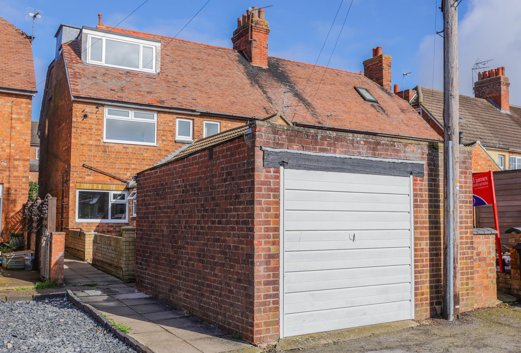 3 bedroom property for sale in Lime Terrace, Irthlingborough, NN9 5SJ