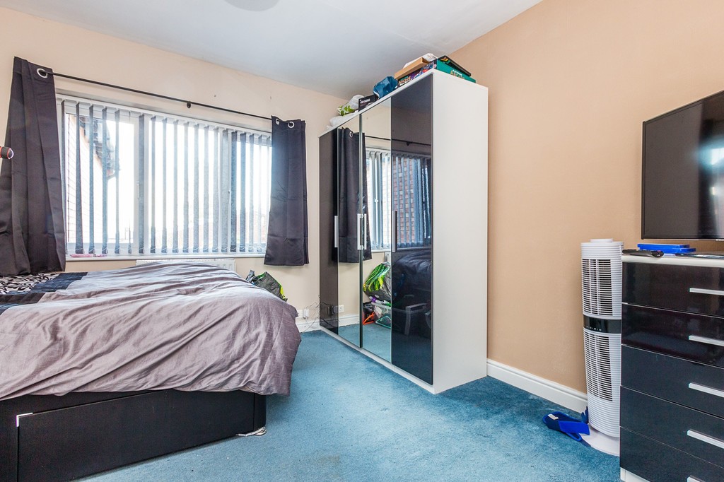 3 bedroom property for sale in Talbot Road, Rushden, NN10 9NS