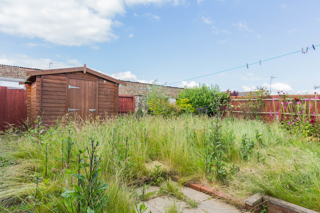 3 bedroom property for sale in Lee Way, Raunds, NN9 6LE