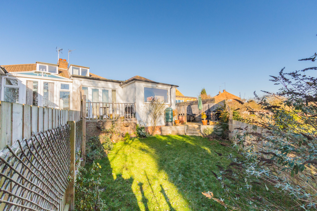 2 bedroom property for sale in Drayton Road, Irthlingborough, NN9 5TA