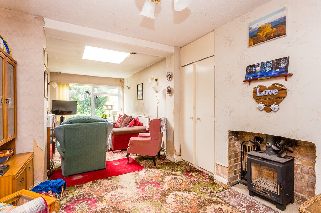 4 bedroom property for sale in Rushden Road, Wymington, NN10 9LH