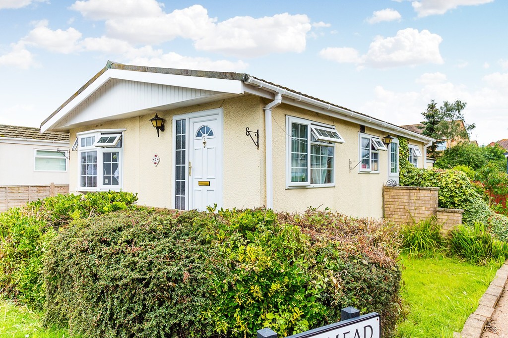 2 bedroom property for sale in Kingsmead Park, Rushden, NN10 0NF