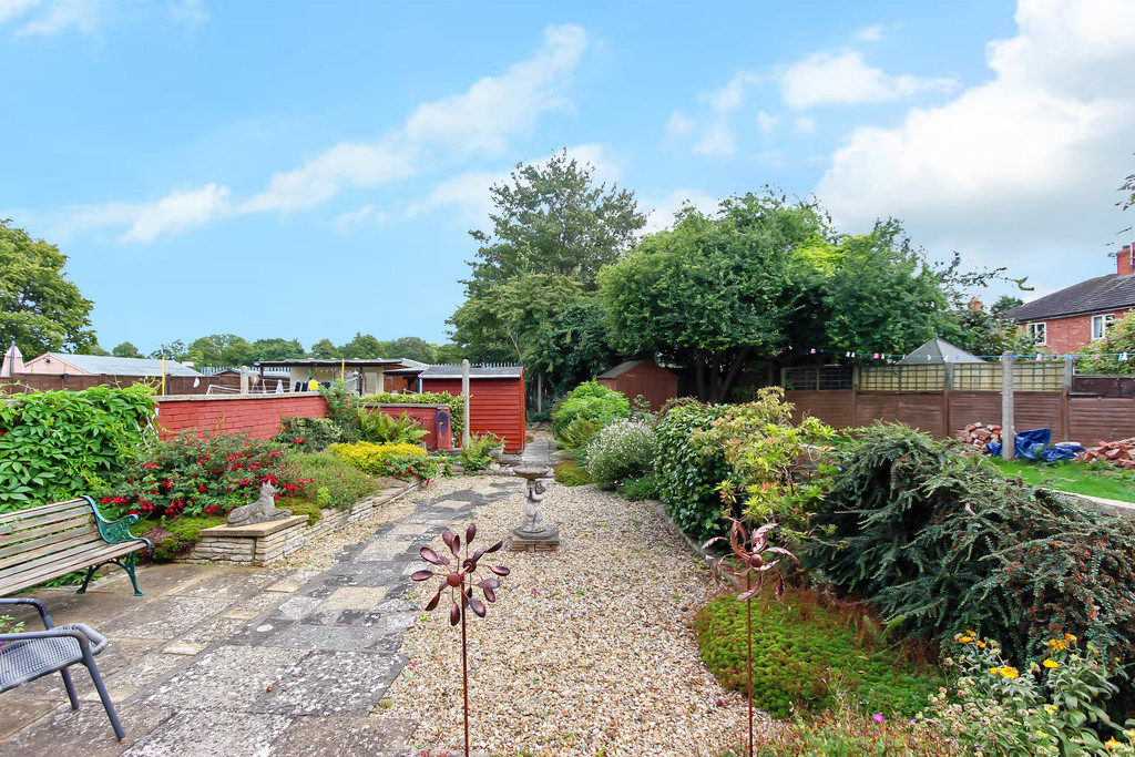 3 bedroom property for sale in Abbey Road, Wellingborough, NN8 2JW