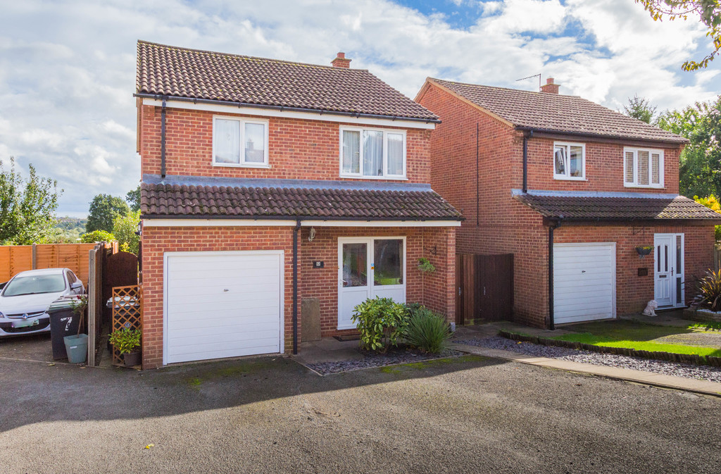 3 bedroom property for sale in Perkins Road, Irthlingborough, NN9 5PY