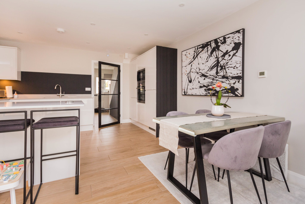 4 bedroom property for sale in Orchard Road, Finedon, NN9 5JG