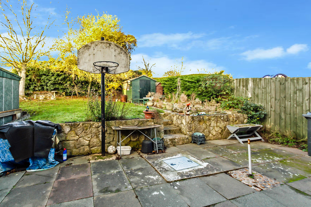 3 bedroom property for sale in Fallowfield, Wellingborough, NN9 5YZ