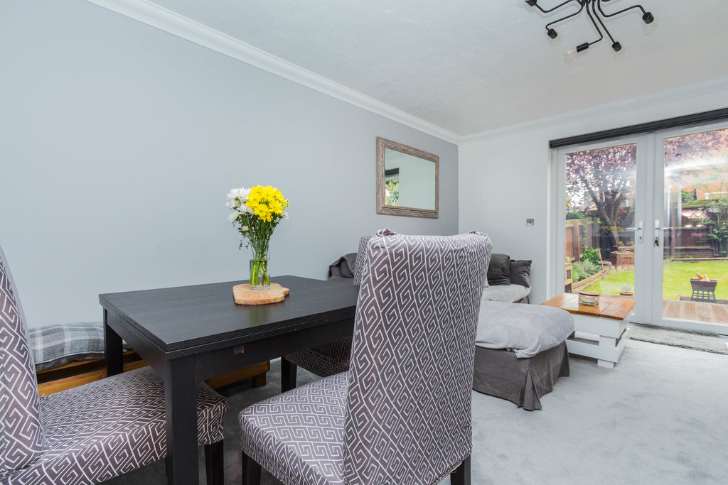 2 bedroom property for sale in Ebbw Vale Road, Irthlingborough, NN9 5YD