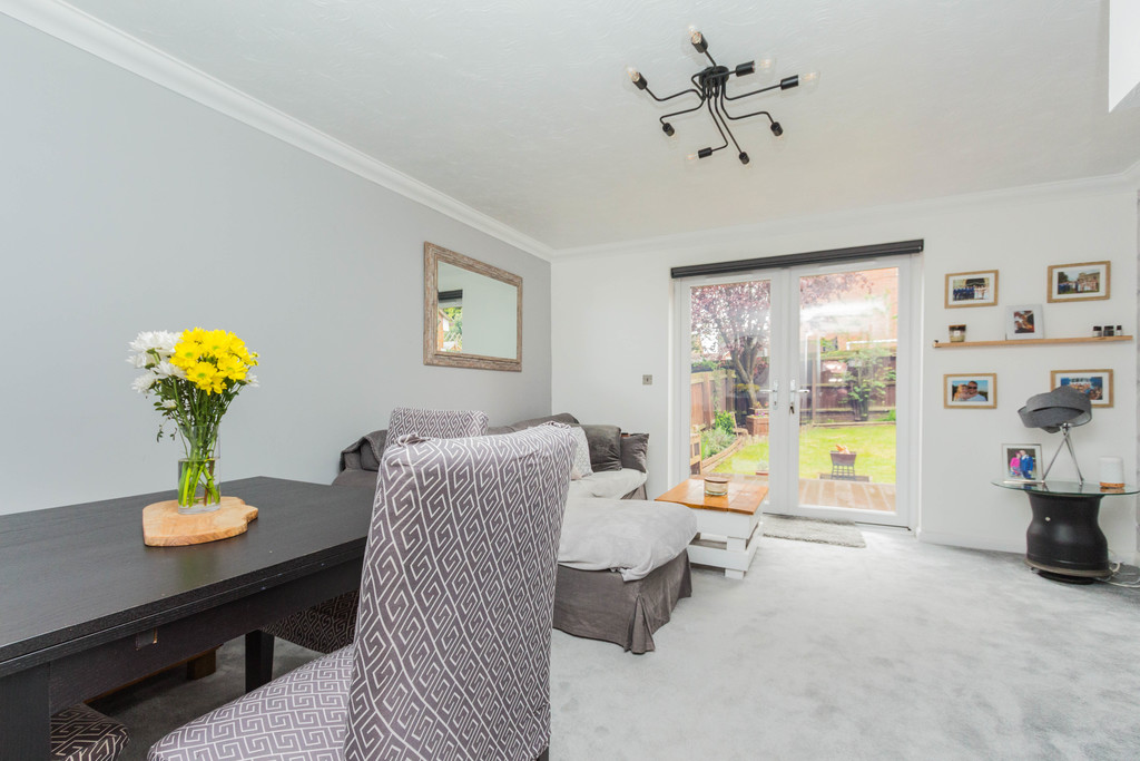 2 bedroom property for sale in Ebbw Vale Road, Irthlingborough, NN9 5YD