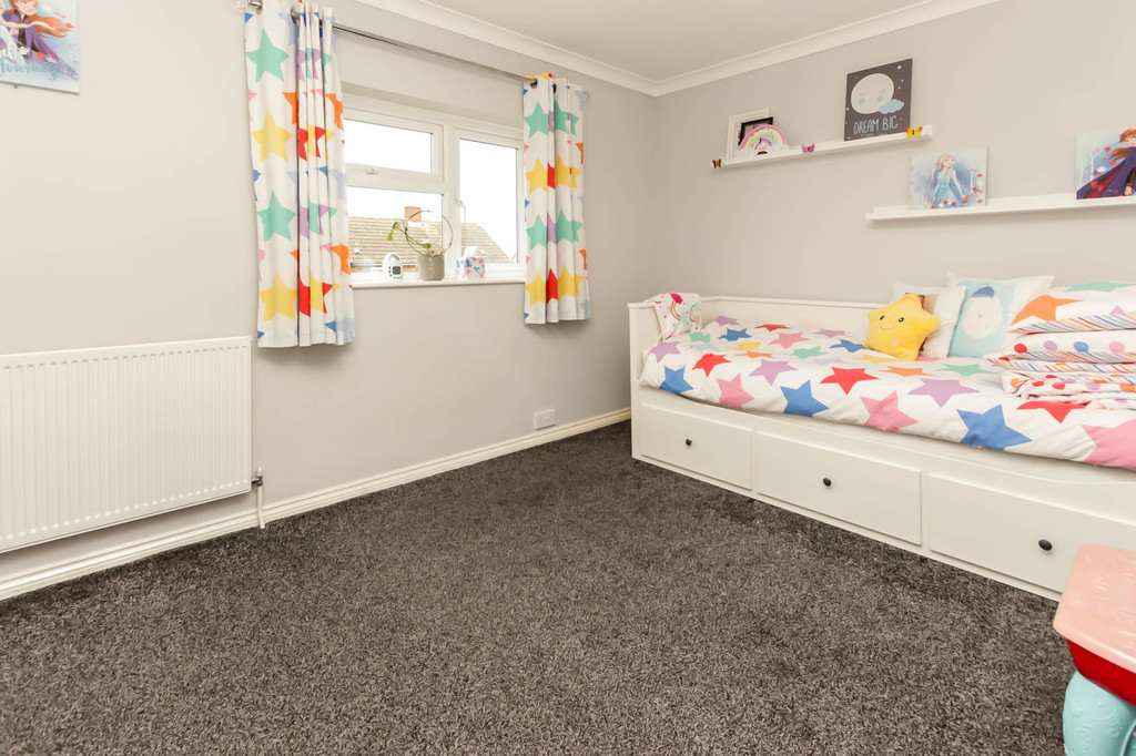 2 bedroom property for sale in Baker Crescent, Irchester, NN29 7BB