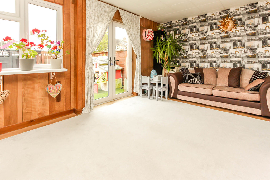 2 bedroom property for sale in Baker Crescent, Irchester, NN29 7BB