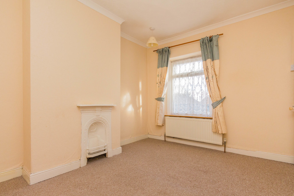 2 bedroom property for sale in High Street, Irthlingborough, NN9 5PU