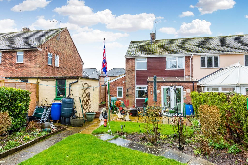 2 bedroom property for sale in Grafton Road, Rushden, NN10 0HT