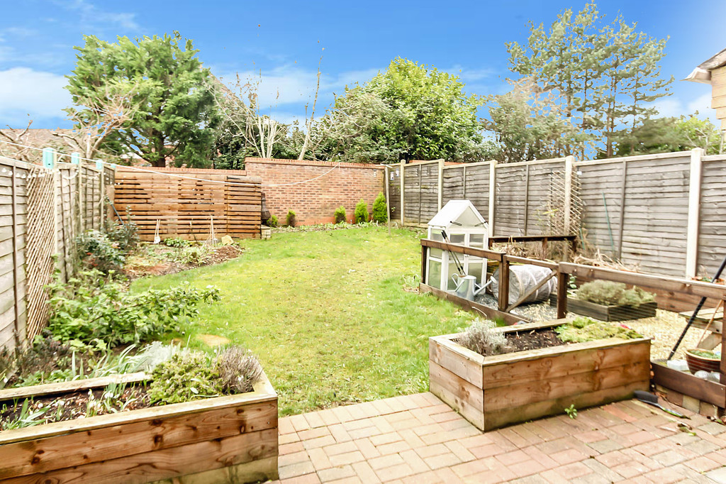 3 bedroom property for sale in Banbury Close, Wellingborough, NN8 2LP