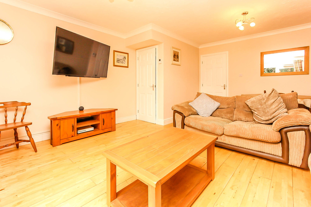 3 bedroom property for sale in Banbury Close, Wellingborough, NN8 2LP