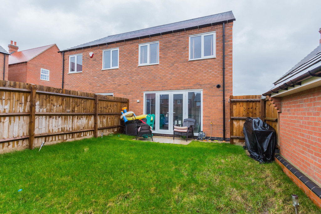 3 bedroom property for sale in Sapphire Street, Irthlingborough, NN9 5GX