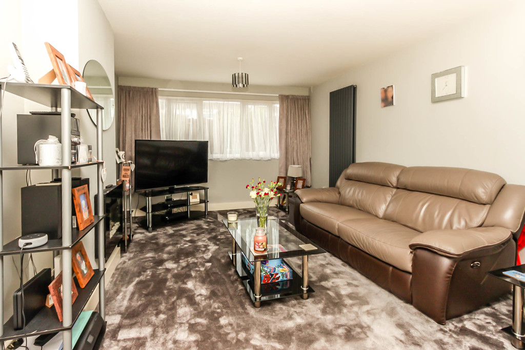 3 bedroom property for sale in Queensway, Wellingborough, NN8 3TG