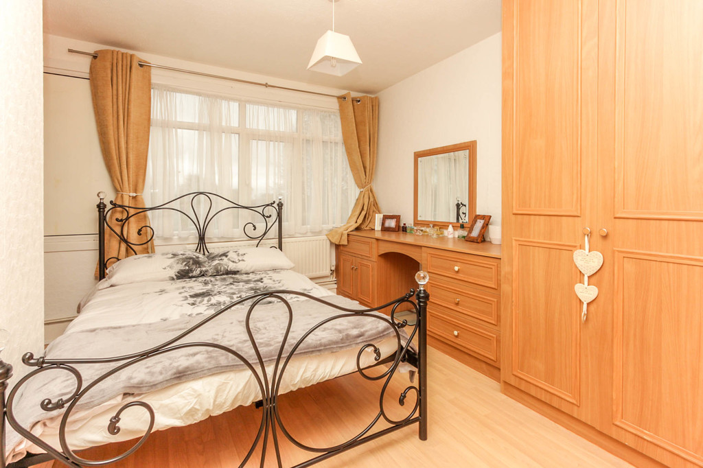 3 bedroom property for sale in Queensway, Wellingborough, NN8 3TG