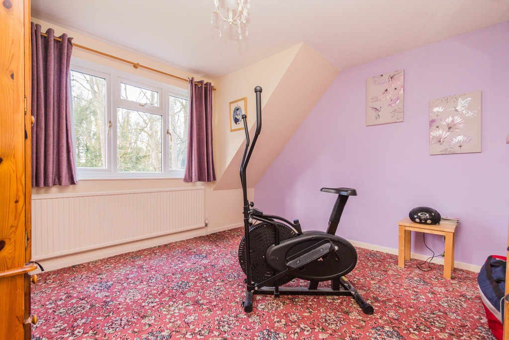 5 bedroom property for sale in Holly Walk, Finedon, NN9 5NJ