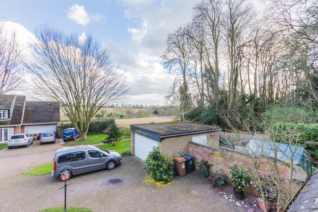 5 bedroom property for sale in Holly Walk, Finedon, NN9 5NJ