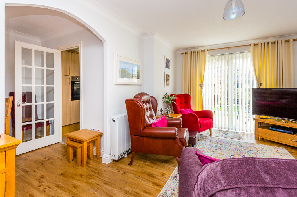 2 bedroom property for sale in Russell Court, Rushden, NN10 0HE