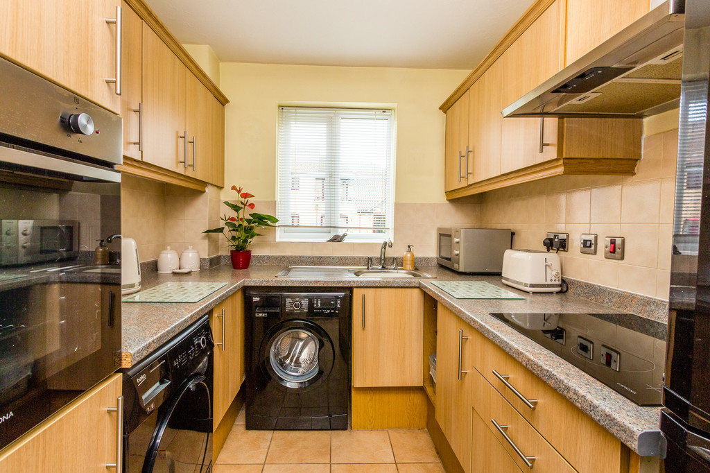 2 bedroom property for sale in Russell Court, Rushden, NN10 0HE